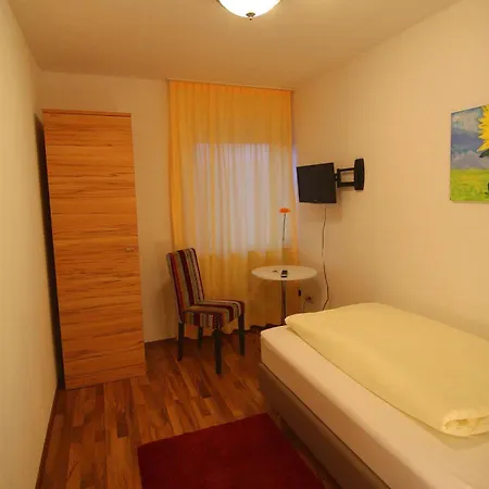 בית הארחה City Pension Erding 3*